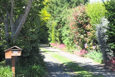 Photo of property in 16 Hampton Place, Burnside, Christchurch, 8053