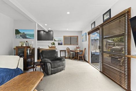 Photo of property in 53 Pitcairn Street, Oakura, 4314