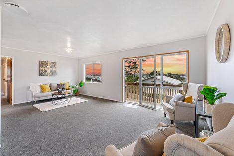 Photo of property in 5 Flaunty Place, West Harbour, Auckland, 0618