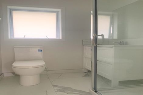 Photo of property in 2/300 Lake Road, Hauraki, Auckland, 0622