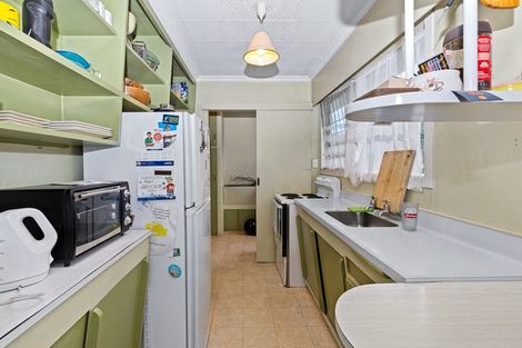 Photo of property in 84a Royal View Road, Te Atatu South, Auckland, 0610