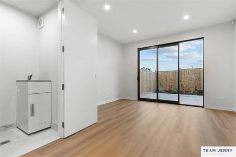 Photo of property in 27 Kuaha Road, Massey, Auckland, 0614