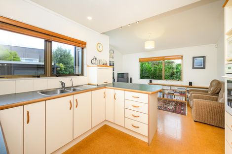 Photo of property in 3 Earl Place, Hokowhitu, Palmerston North, 4410