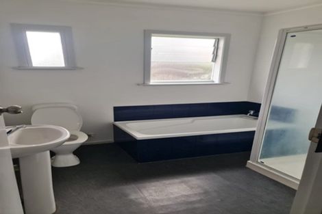 Photo of property in 17 Windy Ridge Road, Glenfield, Auckland, 0629