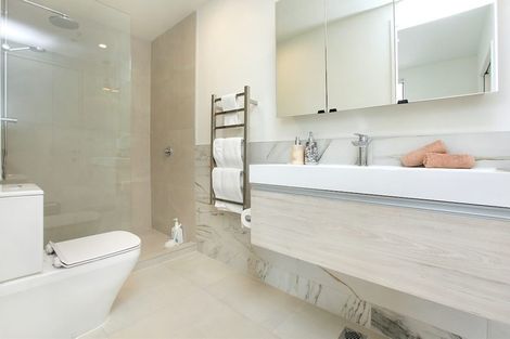 Photo of property in 2/2a Rawene Road, Birkenhead, Auckland, 0626