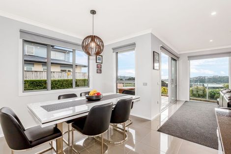 Photo of property in 7 Manapouri Lane, Aotea, Porirua, 5024