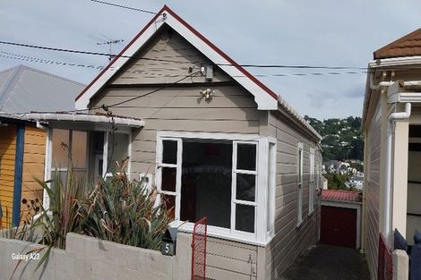 Photo of property in 15 Herald Terrace, Berhampore, Wellington, 6023