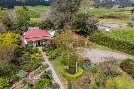 Photo of property in 840 Pukearuhe Road, Waiiti, Urenui, 4377