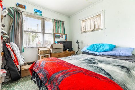 Photo of property in 105 Henderson Valley Road, Henderson, Auckland, 0612