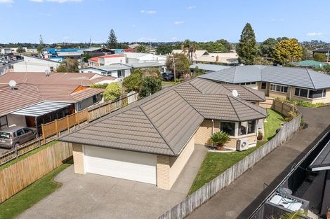 Photo of property in 14a Edward Avenue, Orewa, 0931