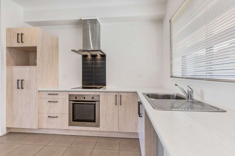 Photo of property in 2 Fermi Lane, Papakura, 2110