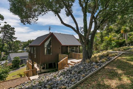 Photo of property in 25 Jacaranda Avenue, Beach Haven, Auckland, 0626