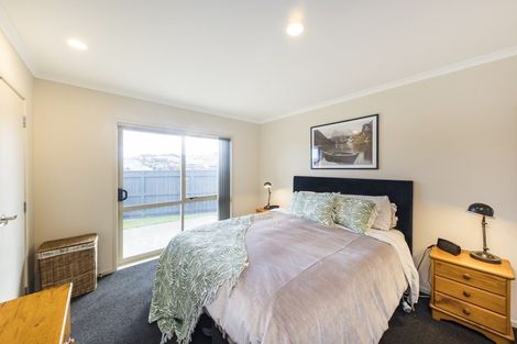 Photo of property in 17 Chestnut Close, Kelvin Grove, Palmerston North, 4414
