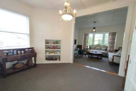 Photo of property in 4 Kowhatu Road, One Tree Hill, Auckland, 1061