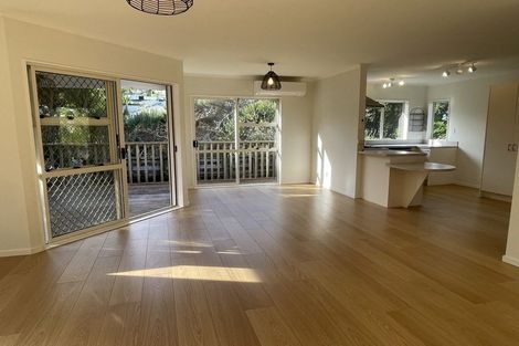 Photo of property in 8a Langton Road, Stanmore Bay, Whangaparaoa, 0932