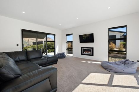 Photo of property in 15 Matipo Street, Wanaka, 9305