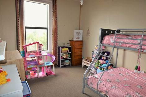 Photo of property in 33 Castle Street, Waihola, Milton, 9073