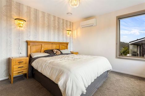 Photo of property in 8 Rauhuia Crescent, Parau, Auckland, 0604