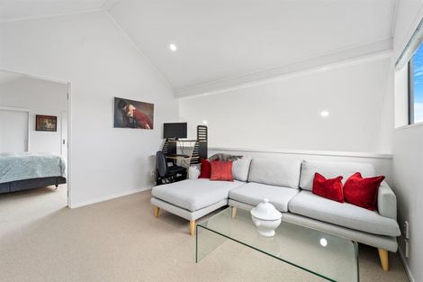 Photo of property in 52 Waiora Road, Stanmore Bay, Whangaparaoa, 0932