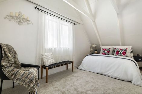 Photo of property in 2/1 Mulberry Place, Glenfield, Auckland, 0629