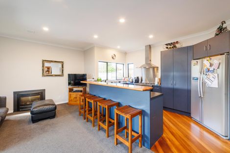 Photo of property in 15 Silkwood Place, Fitzherbert, Palmerston North, 4410
