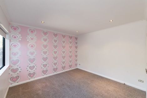 Photo of property in 5 D'urville Place, Kelvin Grove, Palmerston North, 4414