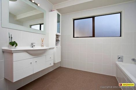 Photo of property in 150 Oaktree Avenue, Browns Bay, Auckland, 0630