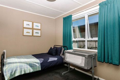 Photo of property in 17 Smith Street, Dannevirke, 4930