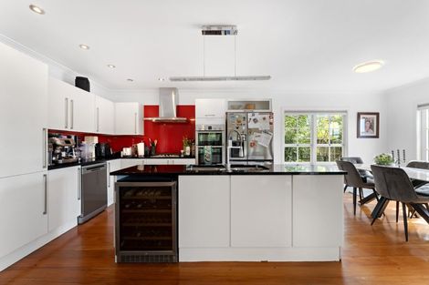 Photo of property in 2 King Richard Place, Browns Bay, Auckland, 0630