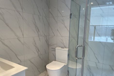 Photo of property in 4d Hepburn Road, Glendene, Auckland, 0602