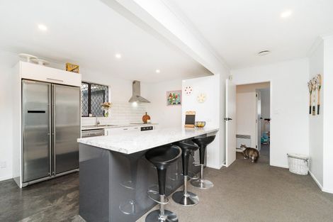 Photo of property in 21 Lyndale Place, Kelvin Grove, Palmerston North, 4414