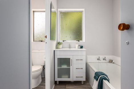 Photo of property in 40 Omapere Street, Whitby, Porirua, 5024