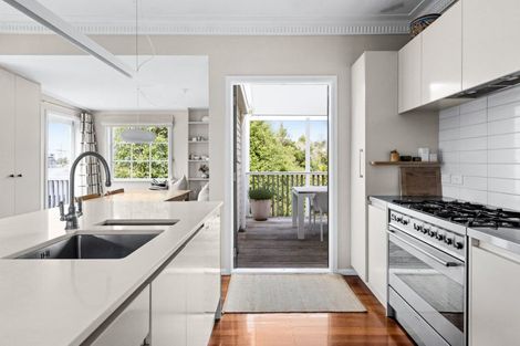 Photo of property in 113a Chaucer Road, Hospital Hill, Napier, 4110