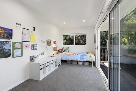 Photo of property in 35 Takahe Road, Titirangi, Auckland, 0604