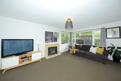 Photo of property in 338 Memorial Avenue, Burnside, Christchurch, 8053