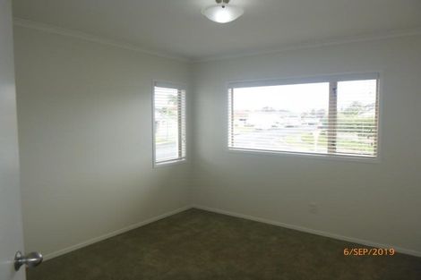 Photo of property in 1 Waimanu Bay Drive, Te Atatu Peninsula, Auckland, 0610