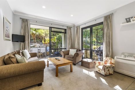 Photo of property in 12a Hobbs Road, Matakatia, Whangaparaoa, 0930