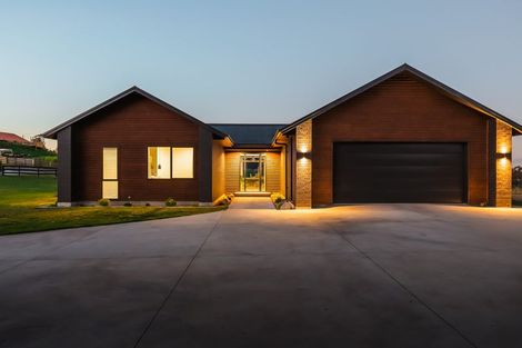 Photo of property in 2 Vickers Way, Acacia Bay, Taupo, 3385