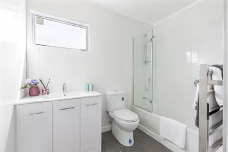 Photo of property in 1/18b Verbena Road, Birkdale, Auckland, 0626
