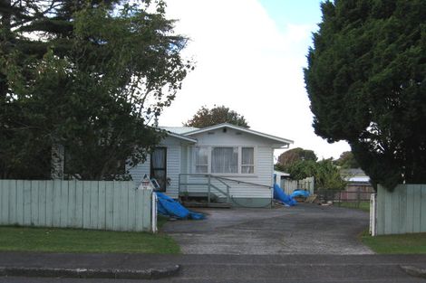 Photo of property in 15 Montmere Avenue, Te Atatu Peninsula, Auckland, 0610