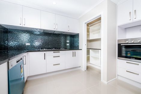 Photo of property in 31 Twin Parks Rise, Papakura, 2110