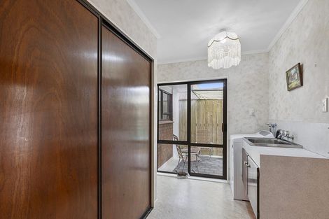 Photo of property in 9 Boulevard Drive, Merrilands, New Plymouth, 4312