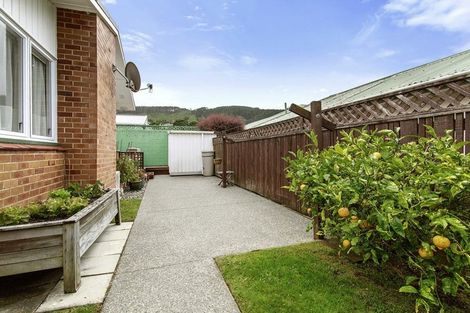 Photo of property in 5 Surrey Street, Tawa, Wellington, 5028