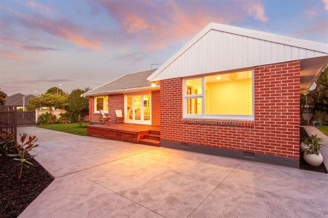 Photo of property in 121 Blighs Road, Papanui, Christchurch, 8053