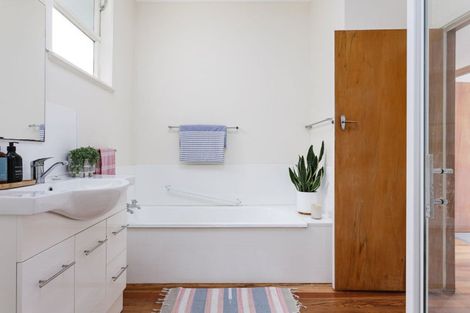 Photo of property in 13 Seddon Crescent, Whataupoko, Gisborne, 4010