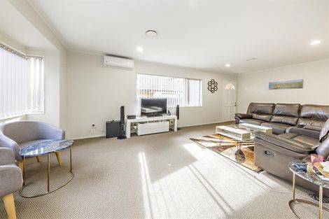 Photo of property in 2/23 Lowburn Place, Clover Park, Auckland, 2019