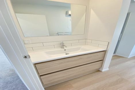 Photo of property in 119b Lynn Road, Bayview, Auckland, 0629