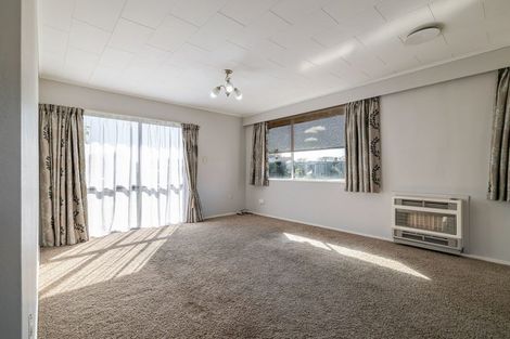 Photo of property in 26 Westmere Place, Takaro, Palmerston North, 4412
