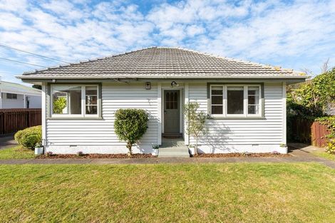 Photo of property in 28 Coates Street, Tawa, Wellington, 5028