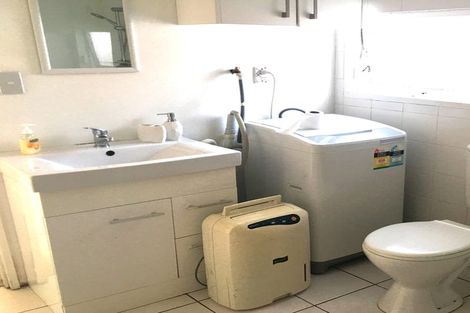 Photo of property in 30 Megan Avenue, Pakuranga Heights, Auckland, 2010